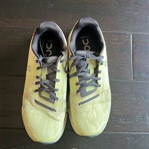 ON Running Sneakers, Cloud Go, color hay/sand, size 9 women’s